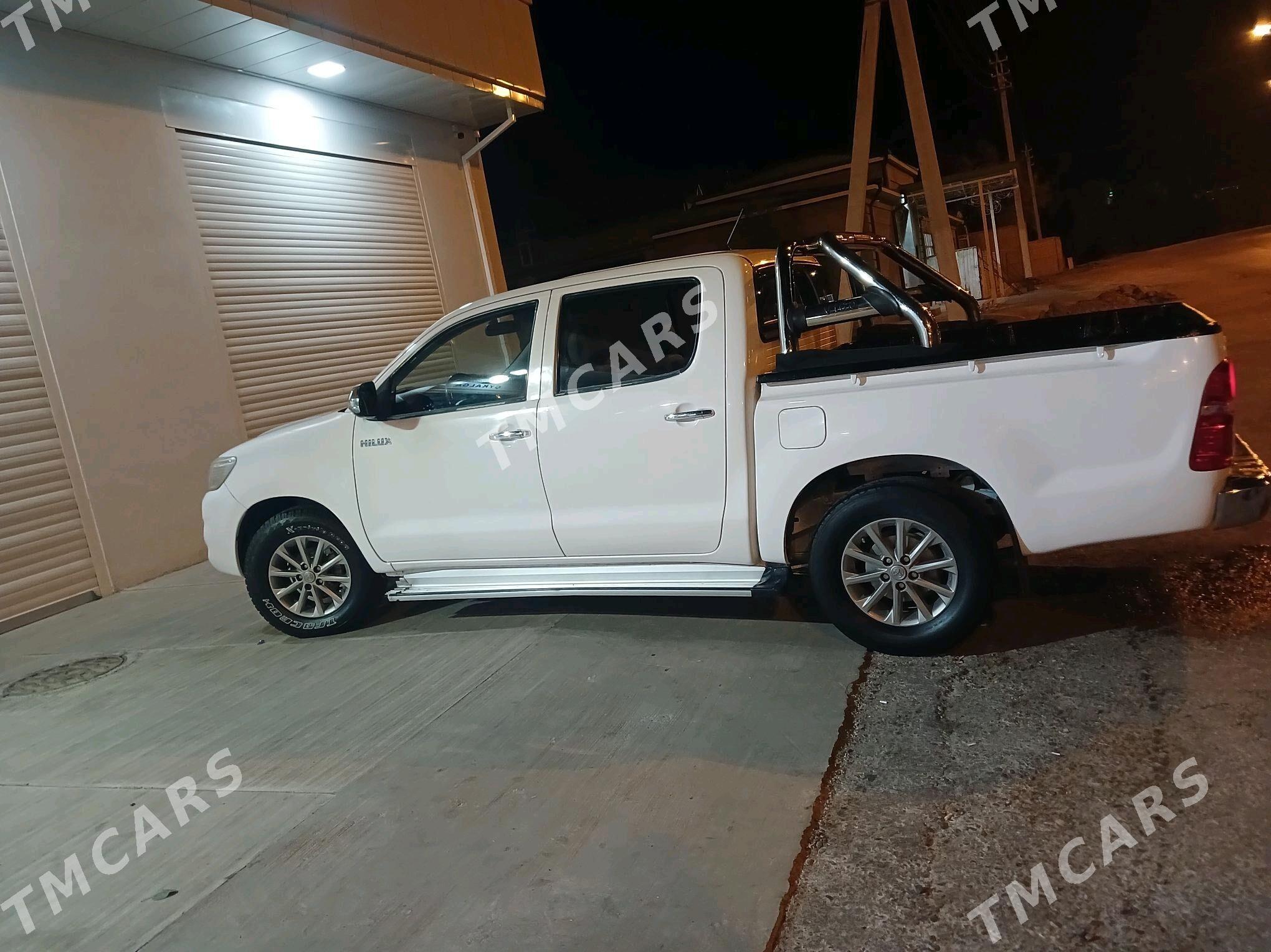 Toyota Hilux 2015 - 300 000 TMT - Сейди - img 4
