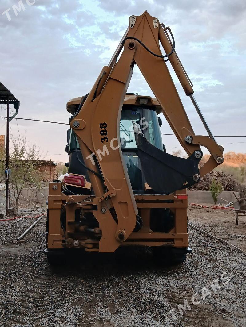 JCB 4CX ECO 2025 - 680 000 TMT - Фарап - img 3