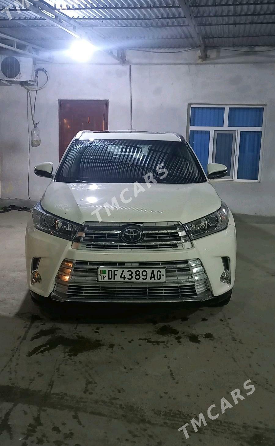 Toyota Highlander 2018 - 418 000 TMT - Ýalkym - img 3