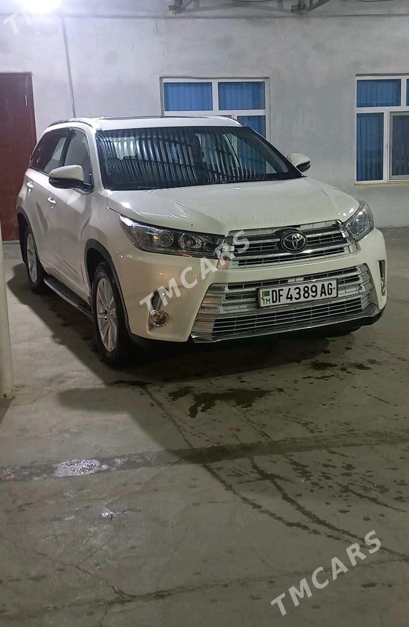 Toyota Highlander 2018 - 418 000 TMT - Ýalkym - img 4