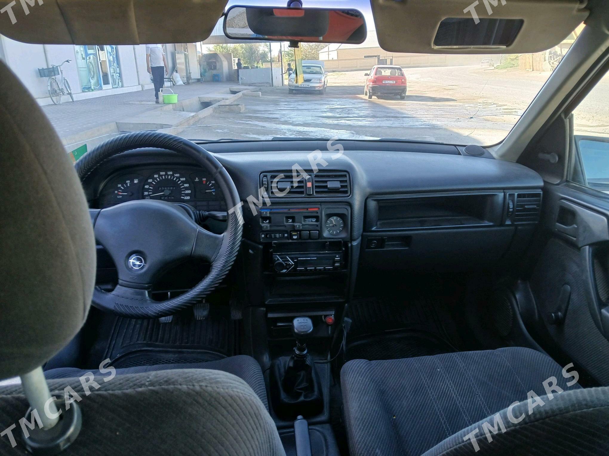 Opel Vectra 1992 - 30 000 TMT - Векильбазар - img 5