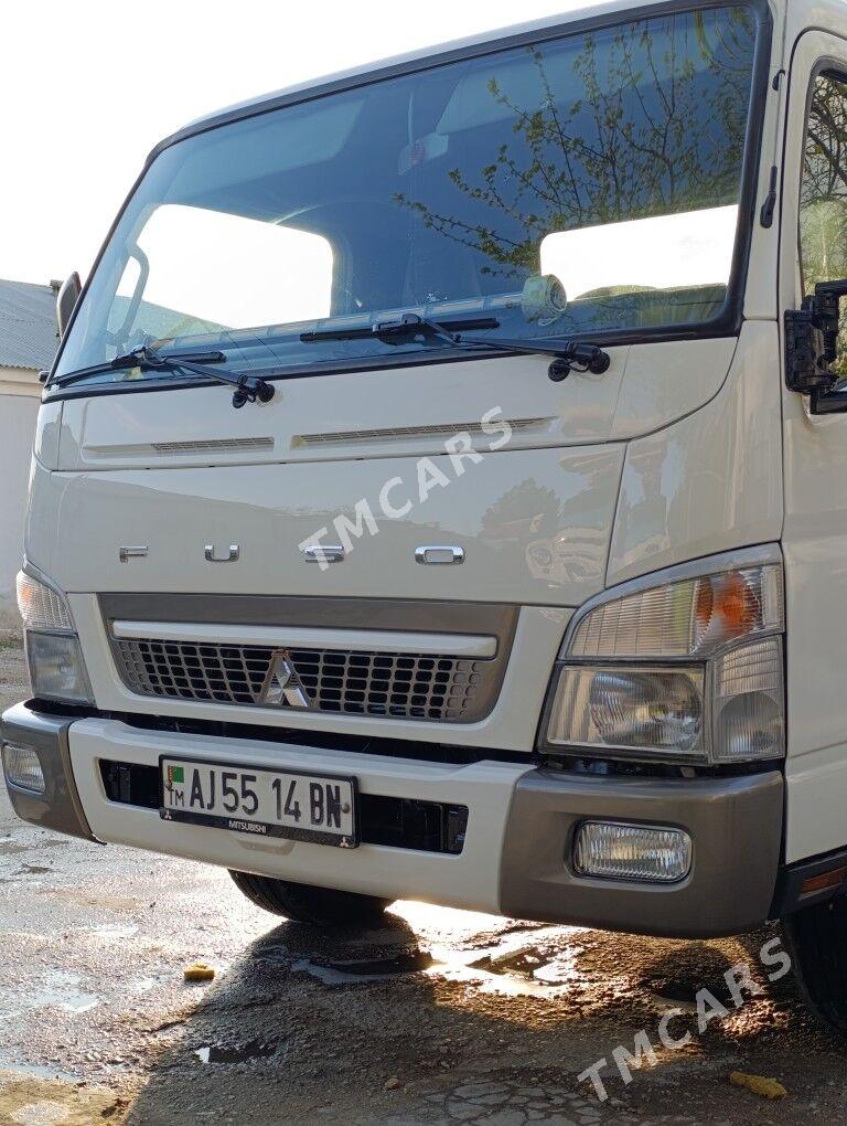 Mitsubishi Fuso 2010 - 500 000 TMT - Balkanabat - img 3