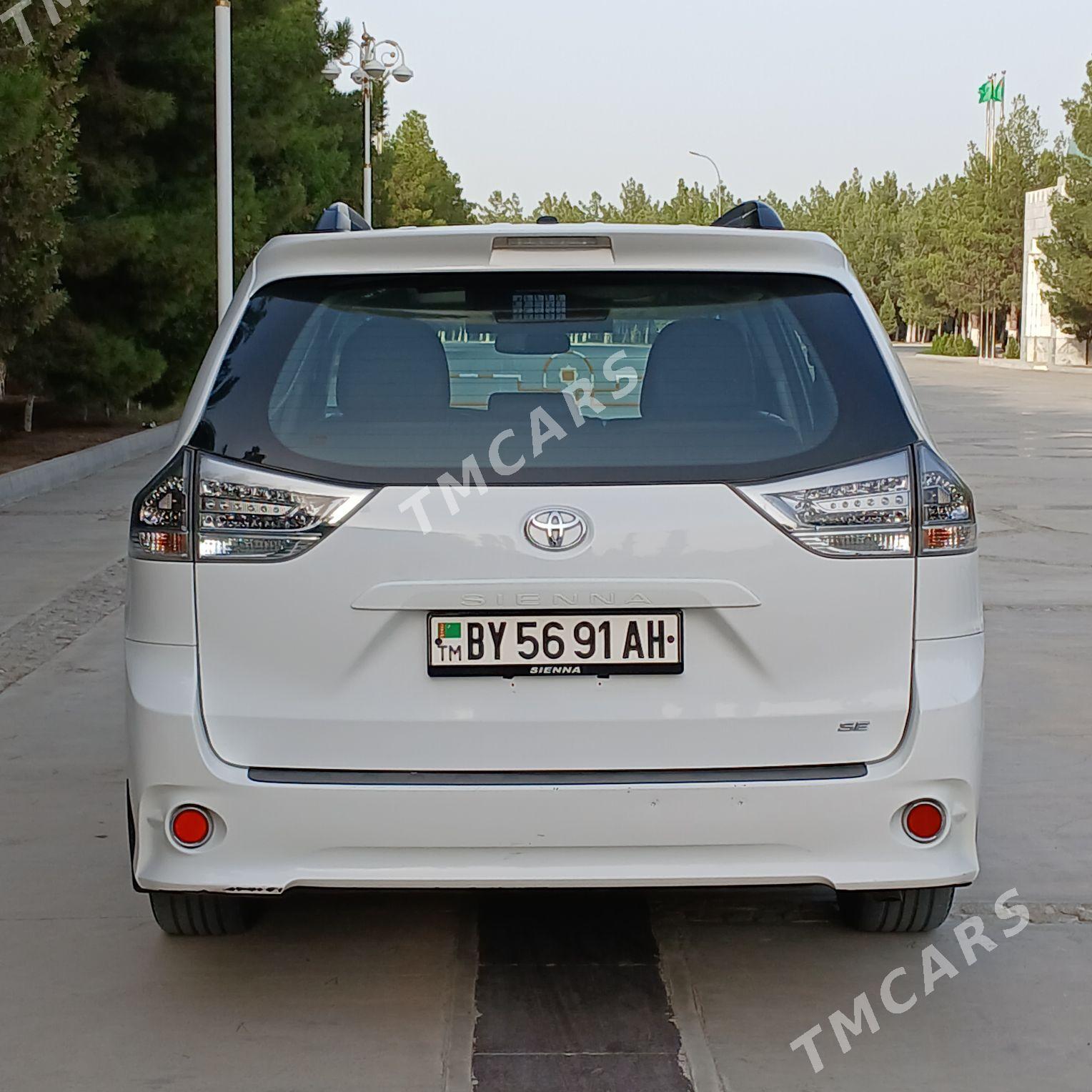 Toyota Sienna 2017 - 371 000 TMT - Гёкдепе - img 3