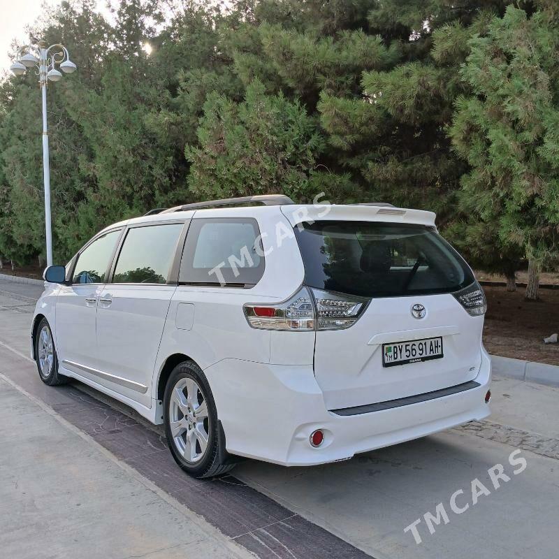 Toyota Sienna 2017 - 371 000 TMT - Гёкдепе - img 7