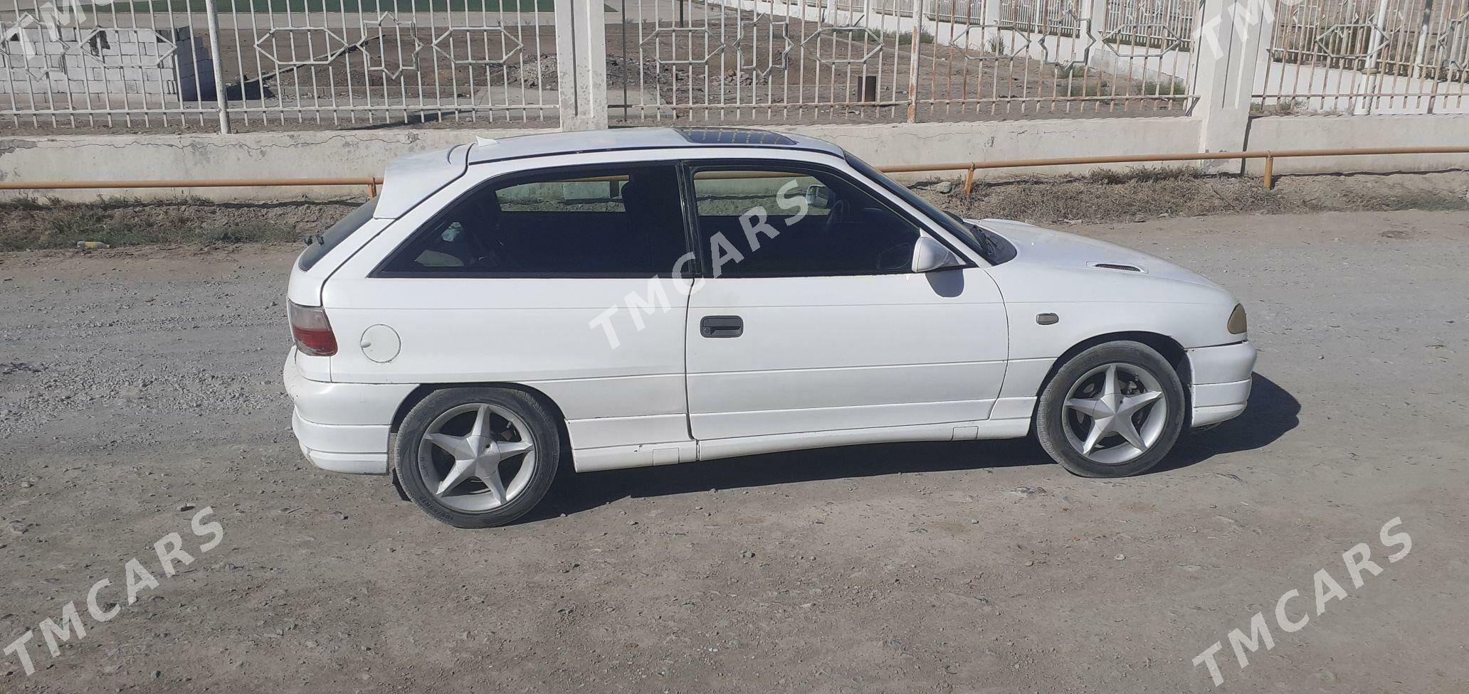 Opel Astra 1994 - 24 000 TMT - Bäherden - img 4