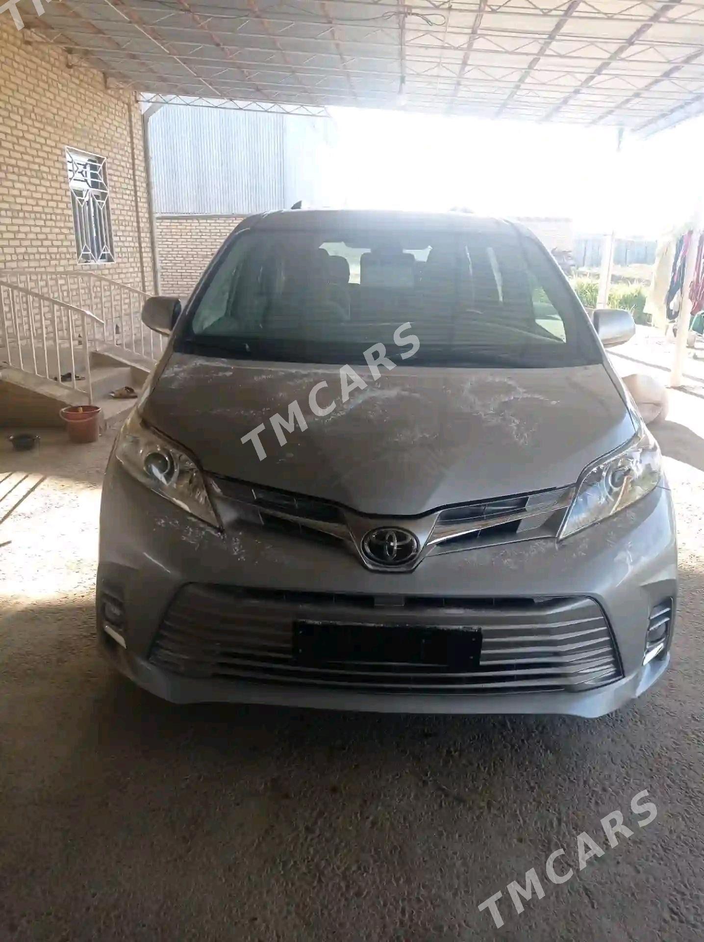 Toyota Sienna 2019 - 420 000 TMT - Мары - img 5