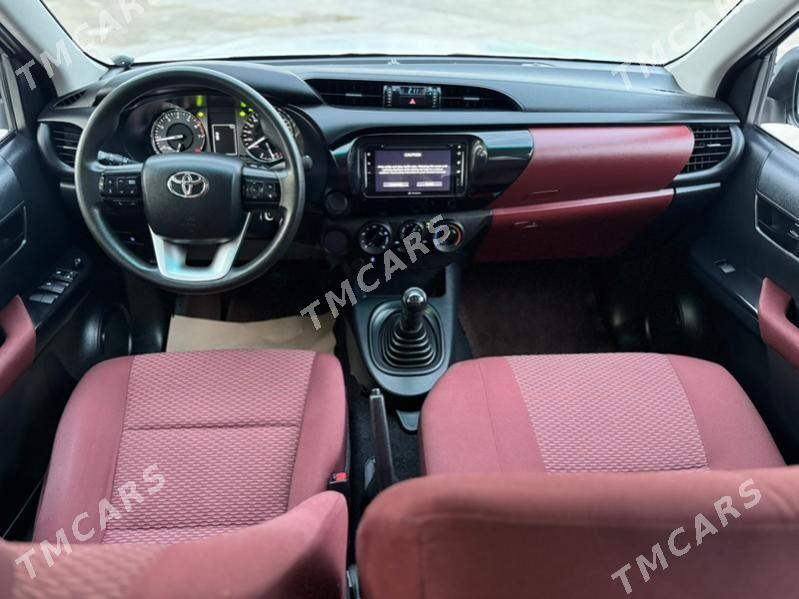 Toyota Hilux 2022 - 460 000 TMT - Aşgabat - img 3