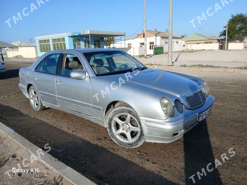 Mercedes-Benz W212 2001 - 75 000 TMT - Туркменбаши - img 1