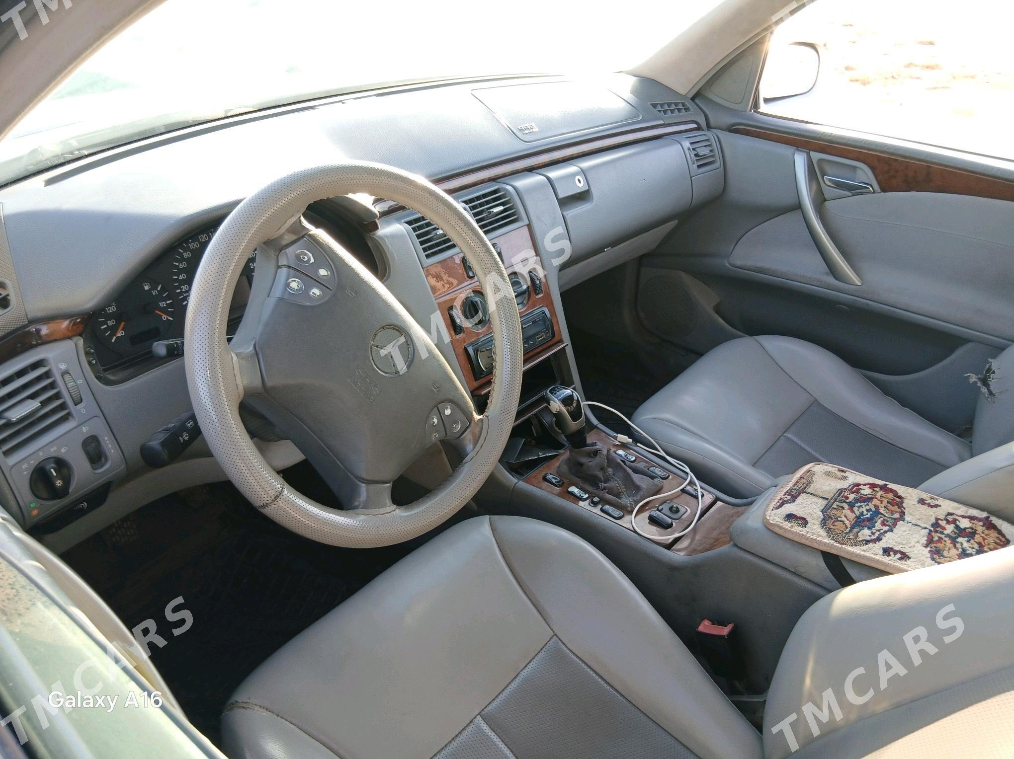 Mercedes-Benz W212 2001 - 75 000 TMT - Туркменбаши - img 3