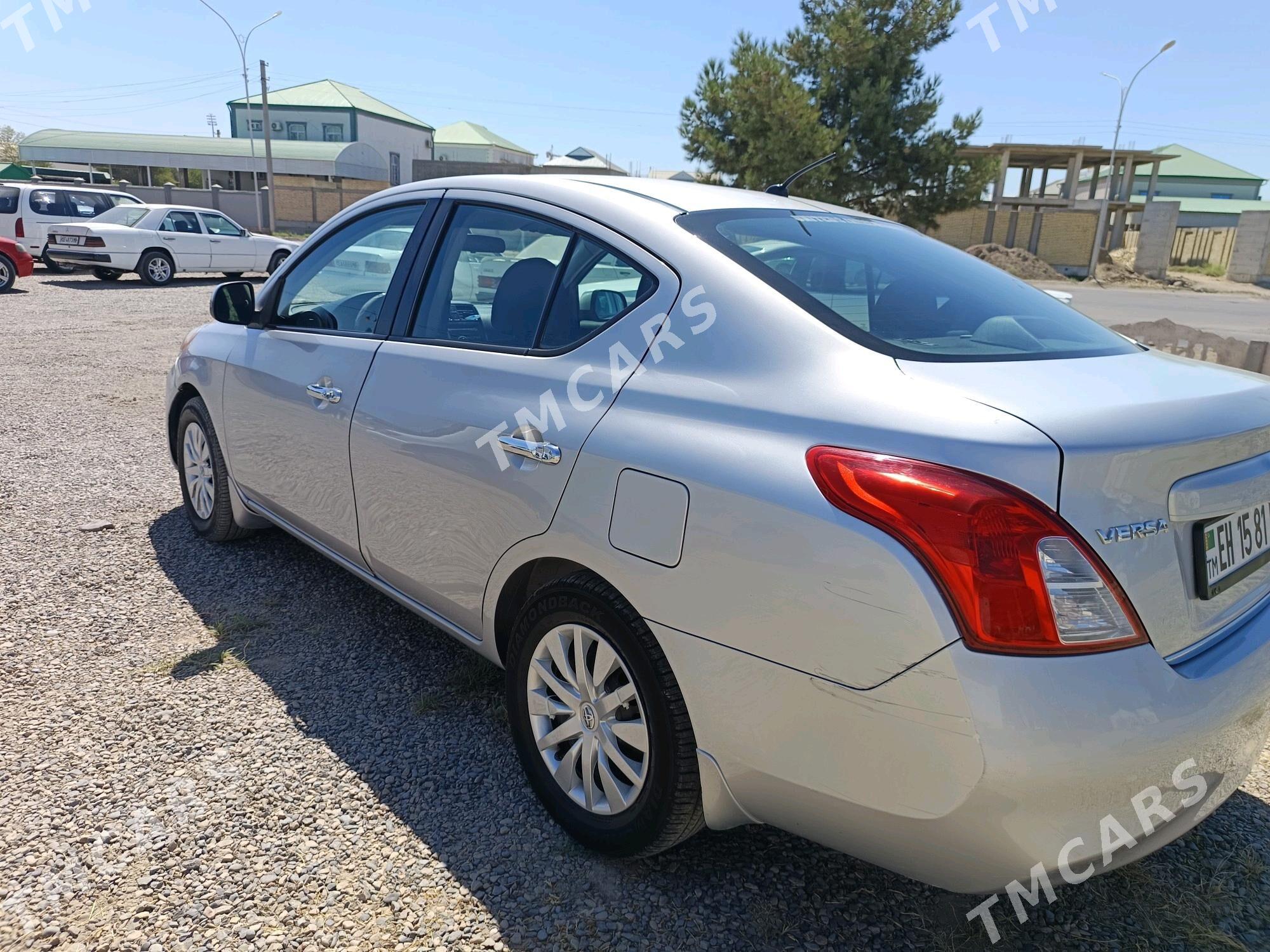 Nissan Versa 2012 - 100 000 TMT - Mary - img 4