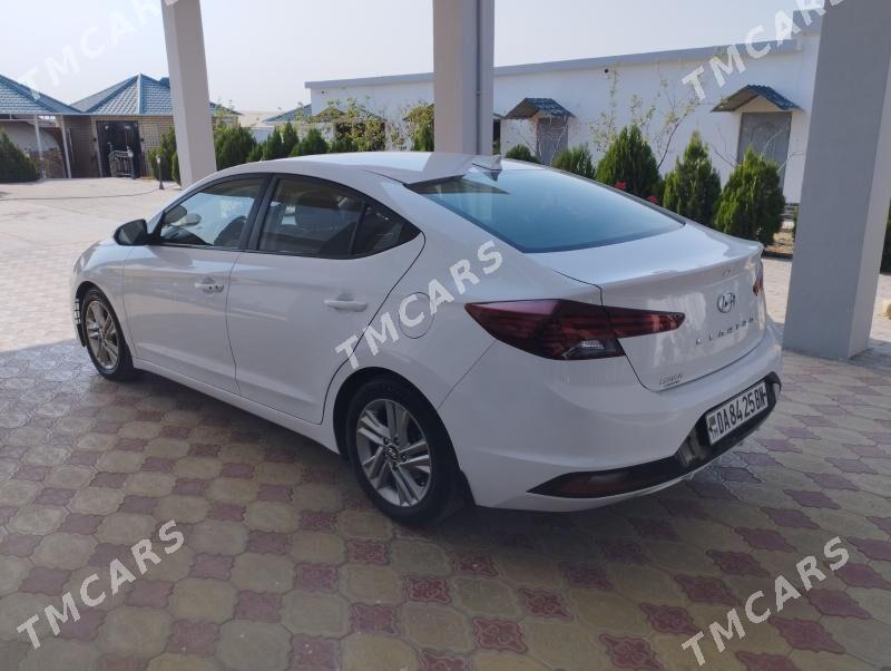 Hyundai Elantra 2019 - 210 000 TMT - Балканабат - img 8