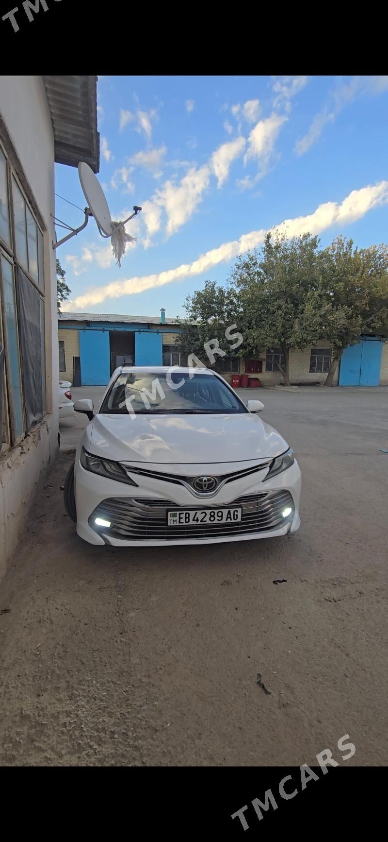 Toyota Camry 2018 - 285 000 TMT - Бедев - img 4