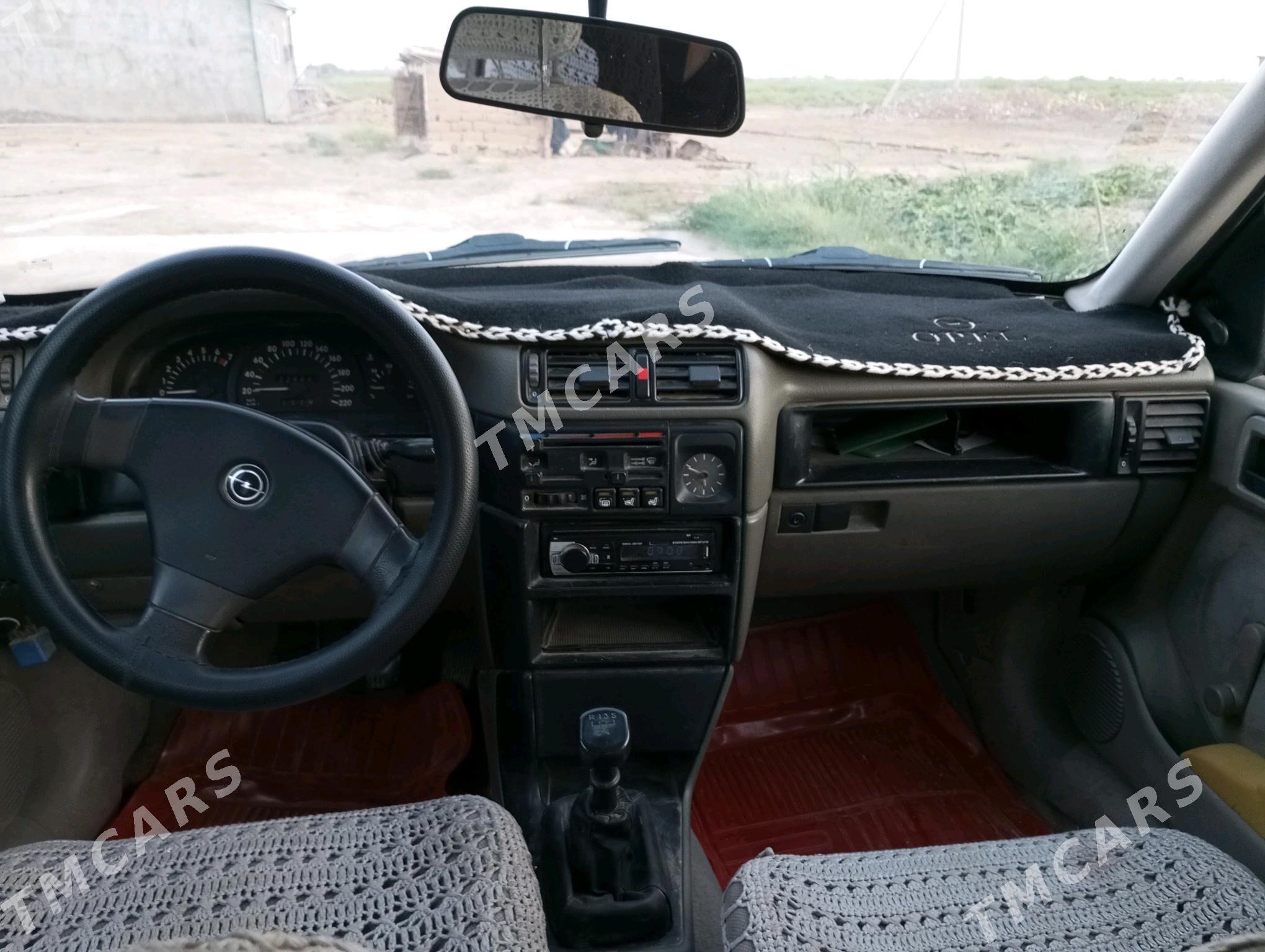 Opel Vectra 1989 - 30 000 TMT - Койтендаг - img 5
