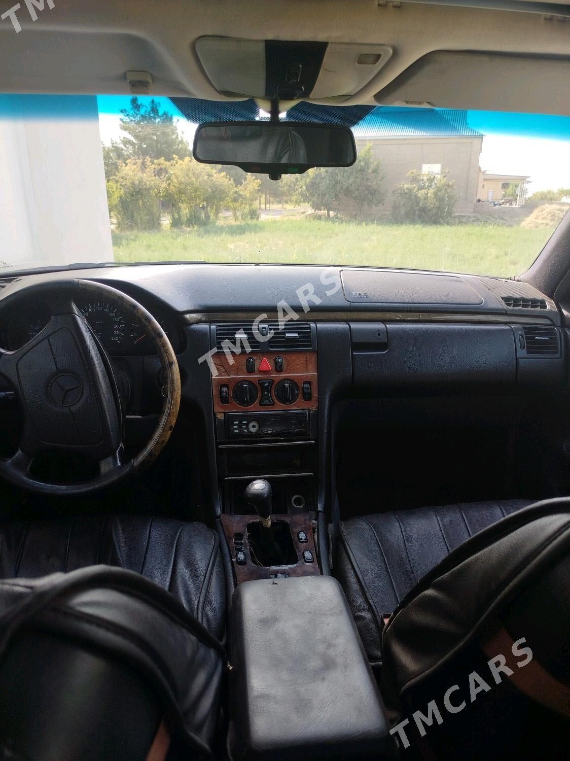 Mercedes-Benz E320 1998 - 28 000 TMT - Mary - img 9