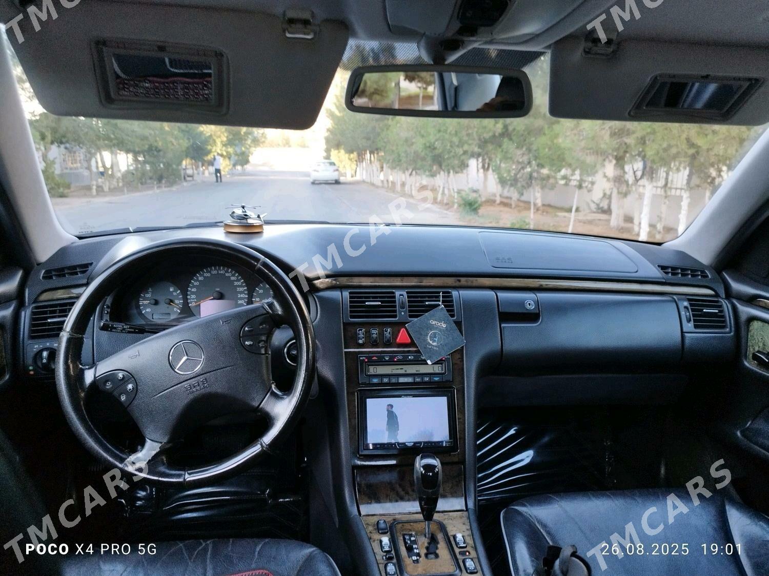 Mercedes-Benz E320 2001 - 135 000 TMT - Туркменбаши - img 3
