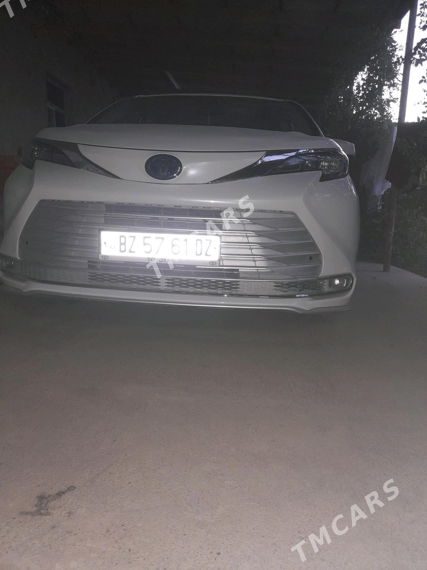 Toyota Sienna 2021 - 500 000 TMT - Дашогуз - img 2
