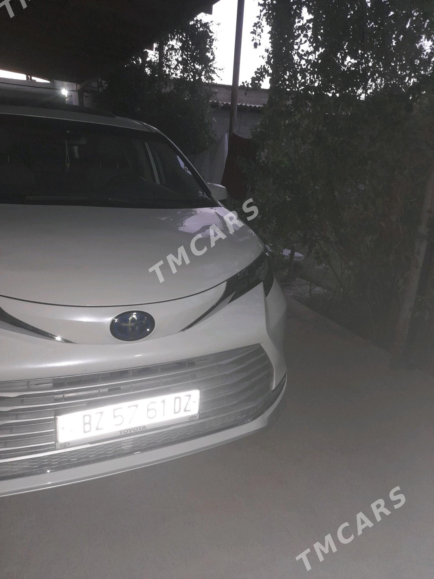 Toyota Sienna 2021 - 500 000 TMT - Дашогуз - img 4