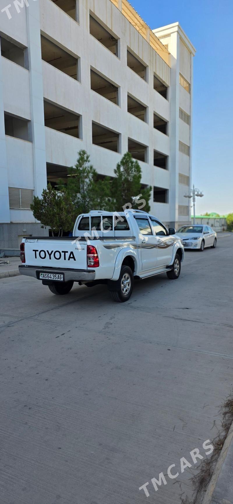 Toyota Hilux 2011 - 205 000 TMT - Бедев - img 7