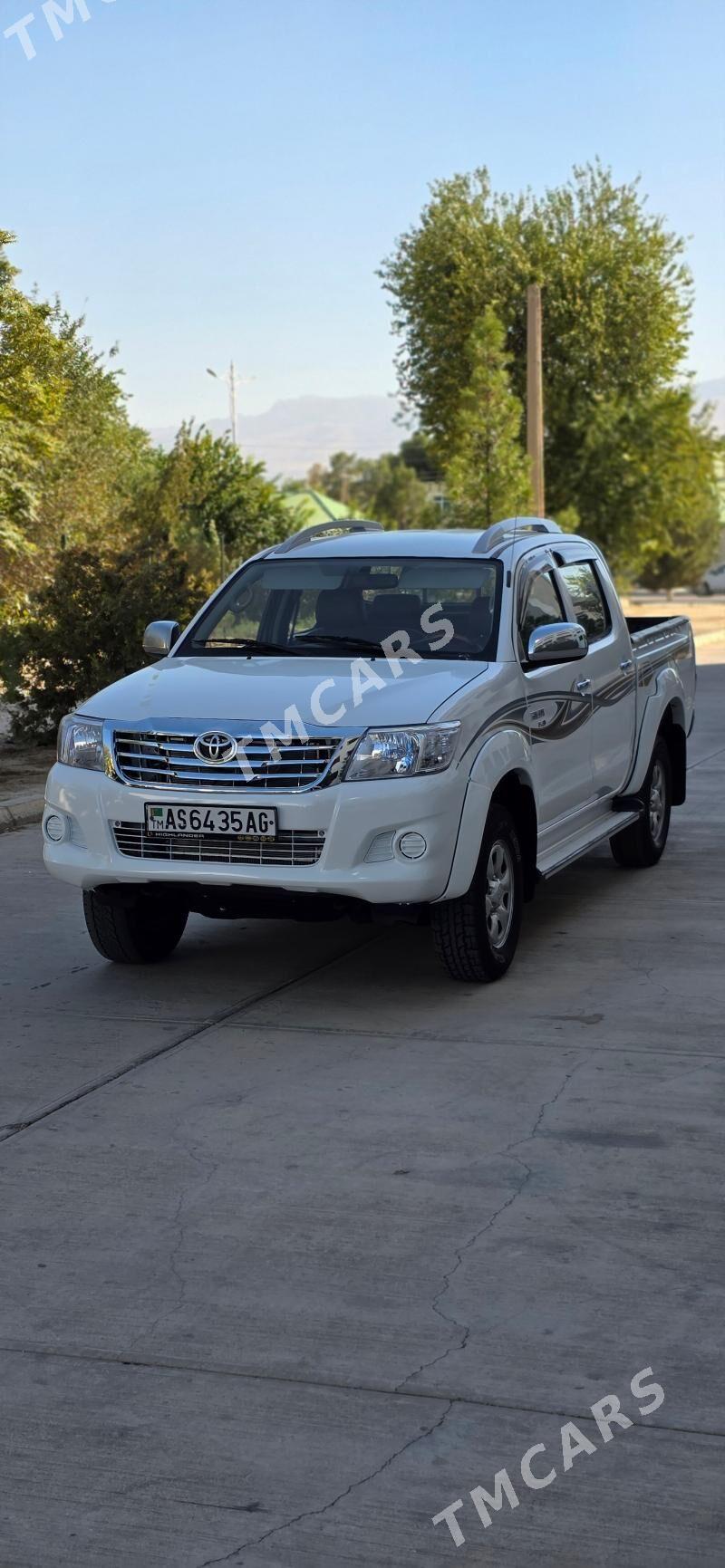 Toyota Hilux 2011 - 205 000 TMT - Бедев - img 2