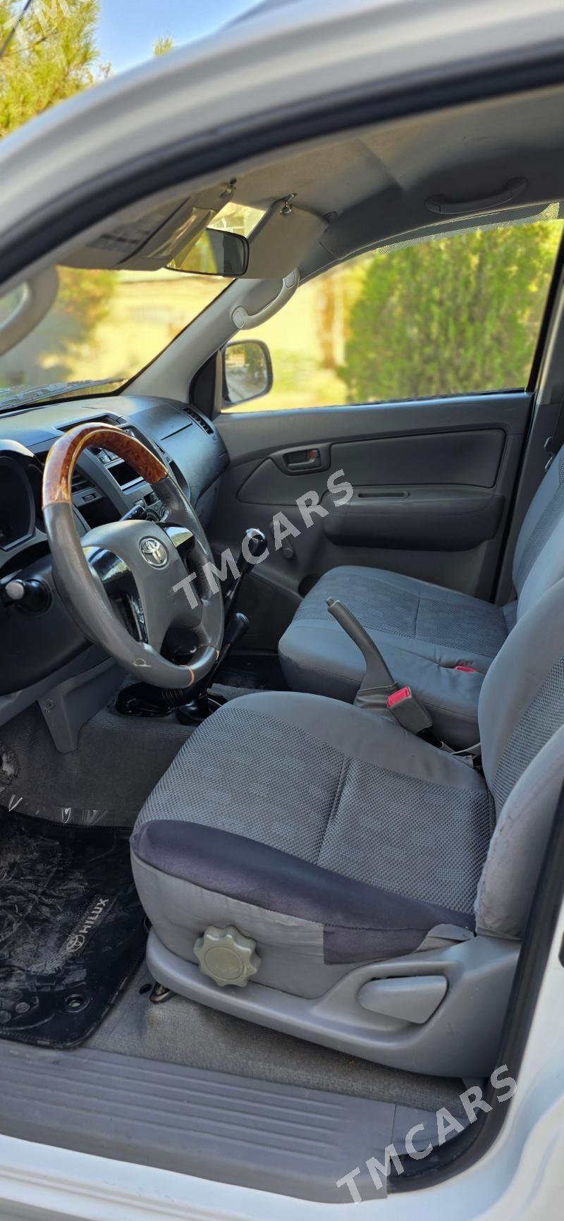 Toyota Hilux 2011 - 205 000 TMT - Бедев - img 8