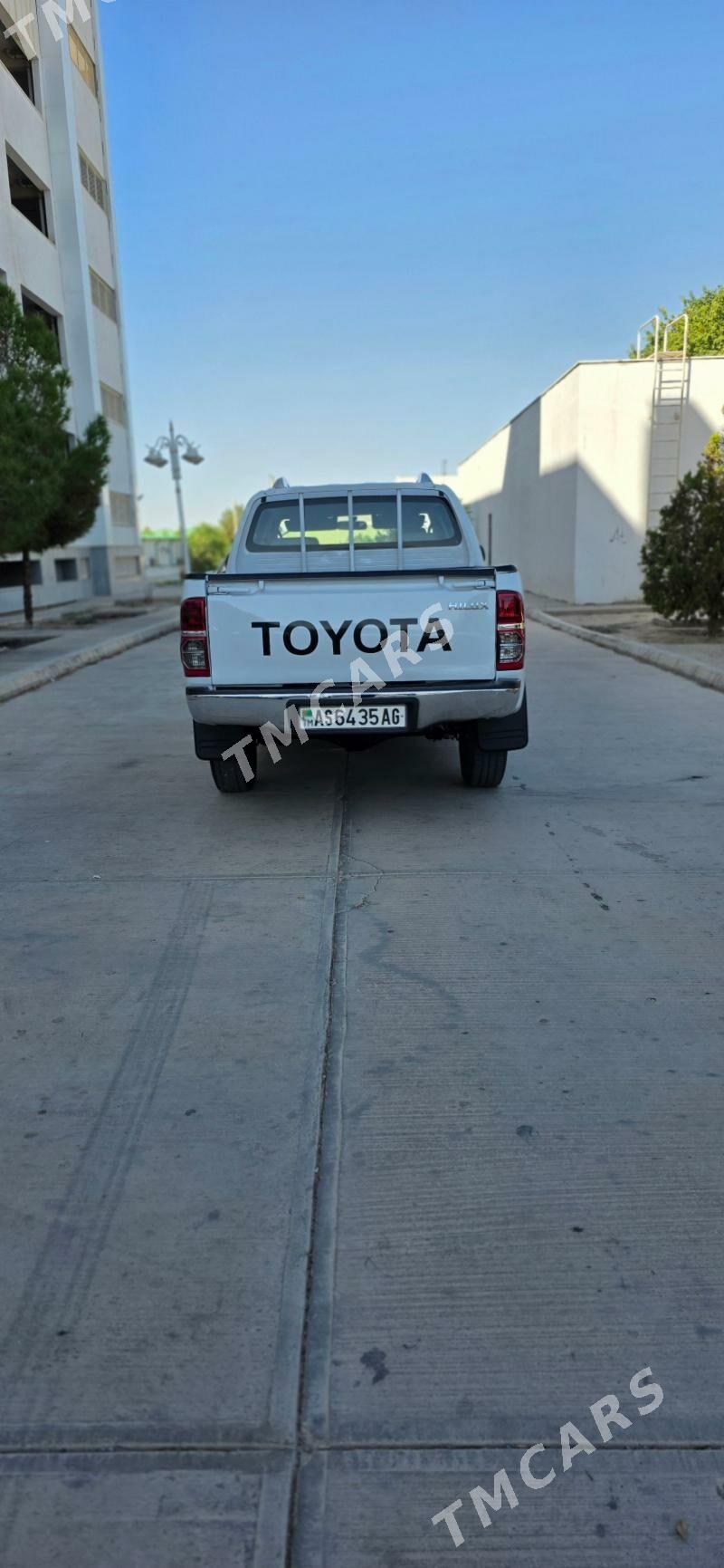 Toyota Hilux 2011 - 205 000 TMT - Бедев - img 6