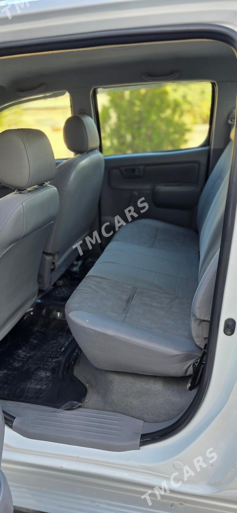 Toyota Hilux 2011 - 205 000 TMT - Бедев - img 9