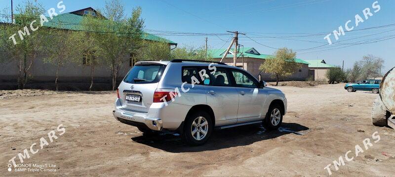 Toyota Highlander 2010 - 325 000 TMT - Кёнеургенч - img 4