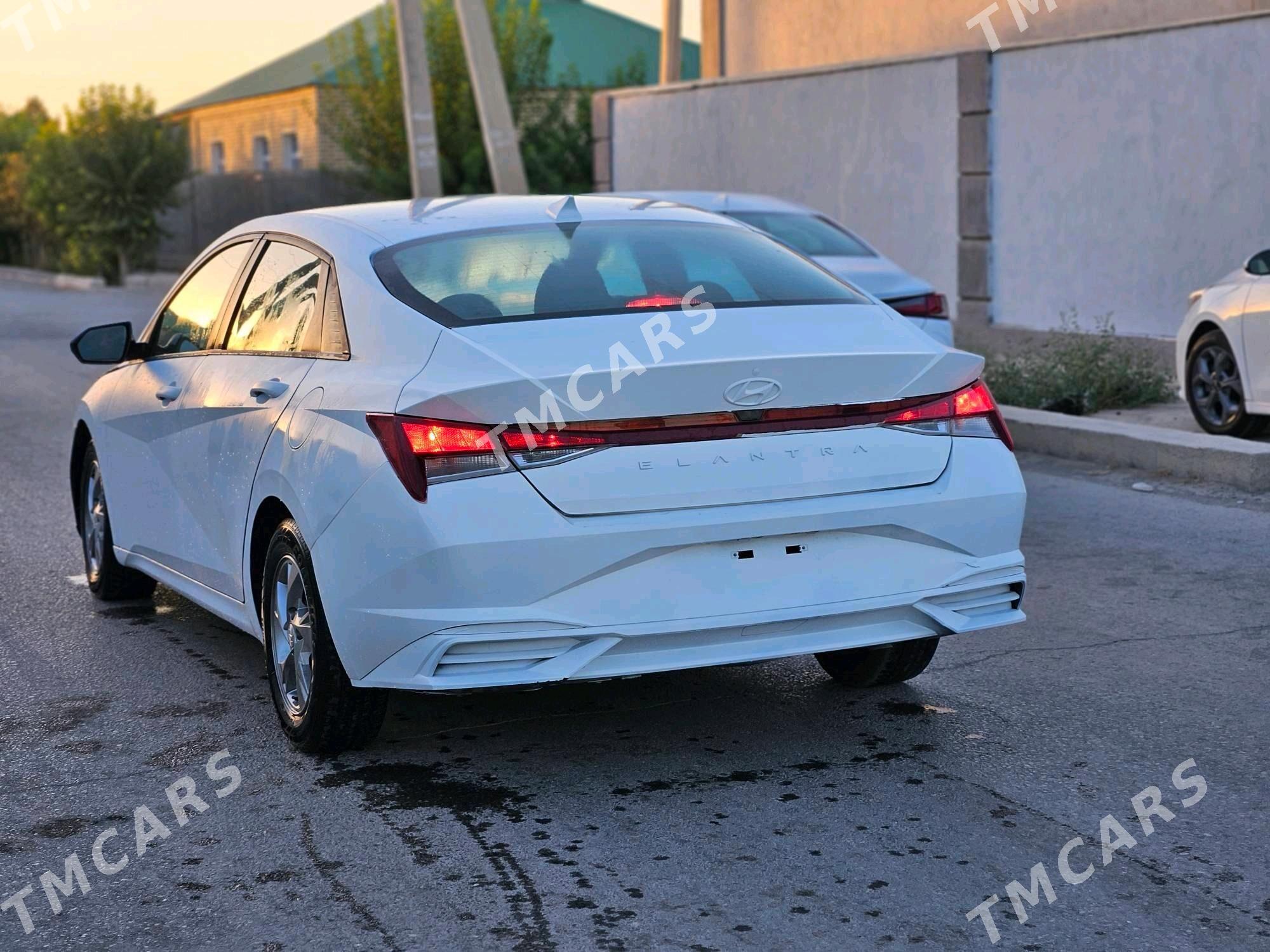 Hyundai Elantra 2022 - 220 000 TMT - Büzmeýin - img 6