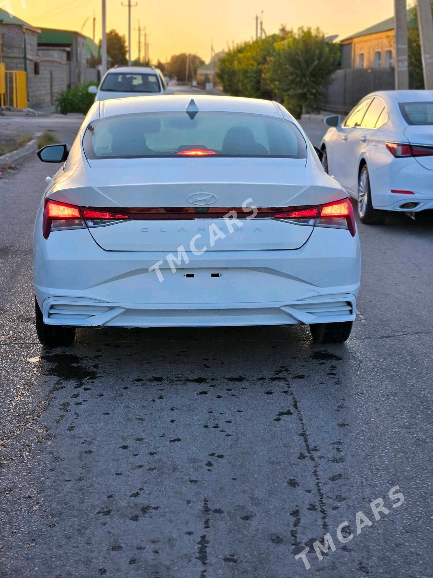 Hyundai Elantra 2022 - 220 000 TMT - Büzmeýin - img 2