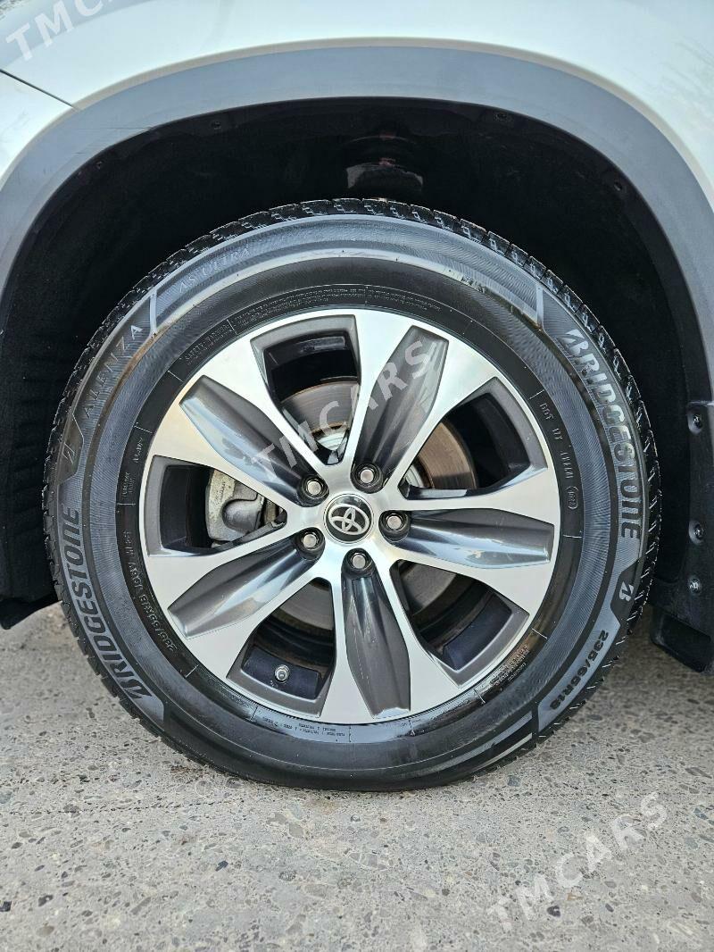 Toyota Highlander 2021 - 520 000 TMT - Мары - img 10