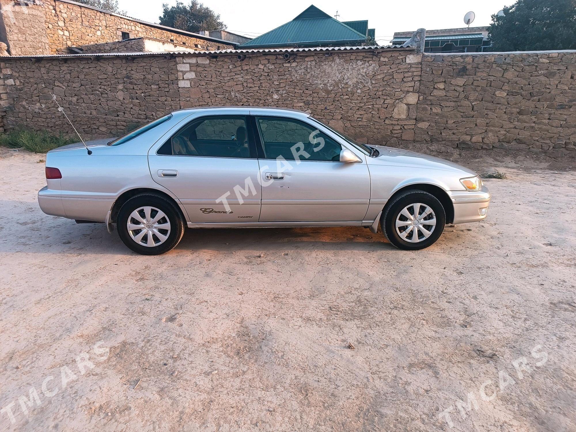 Toyota Camry 2001 - 137 000 TMT - Магданлы - img 5