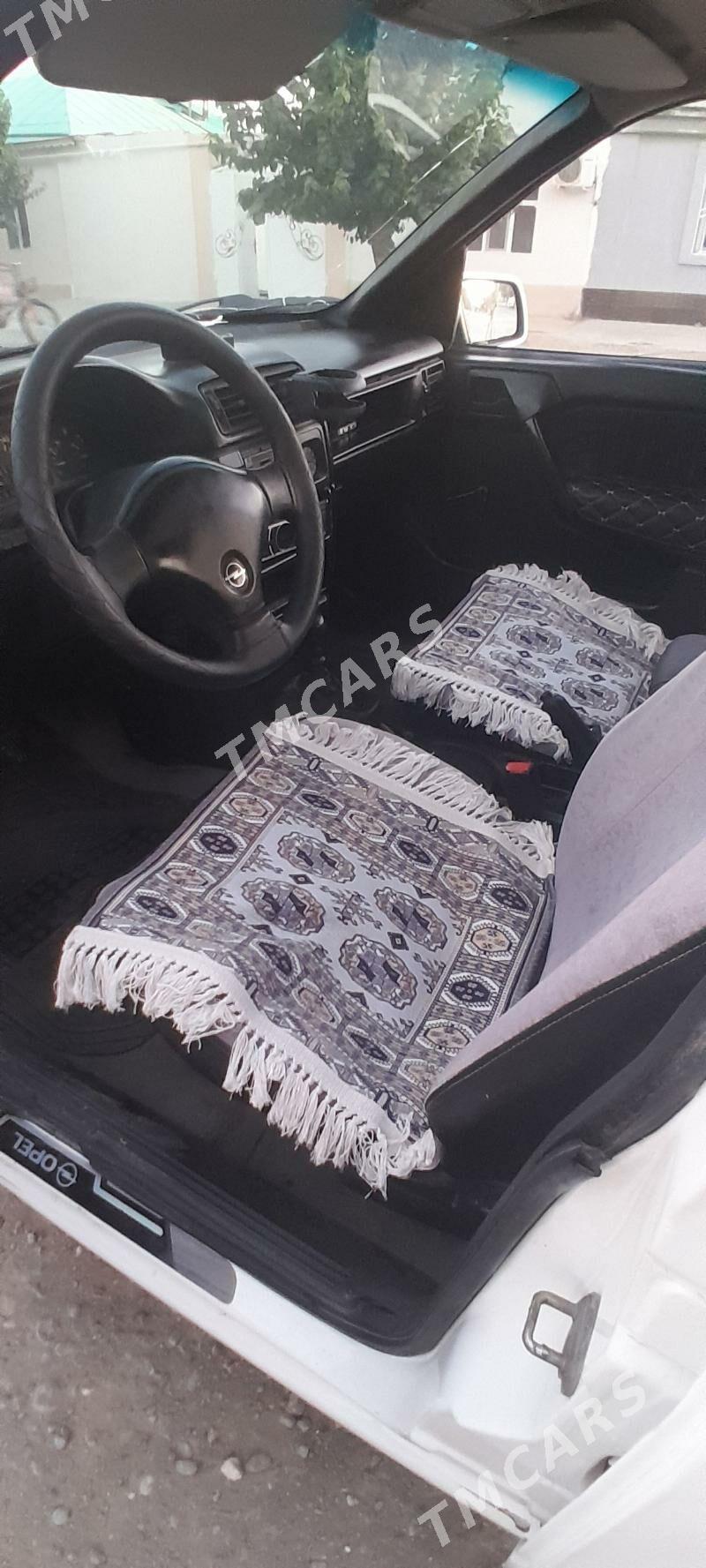 Opel Vectra 1991 - 38 000 TMT - Hitrowka - img 3