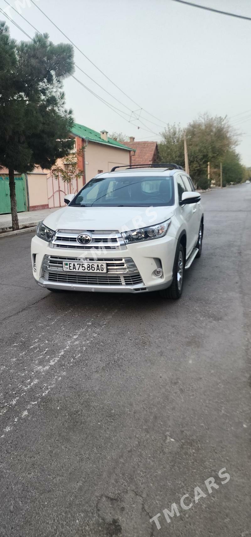Toyota Highlander 2019 - 520 000 TMT - Кëши - img 2