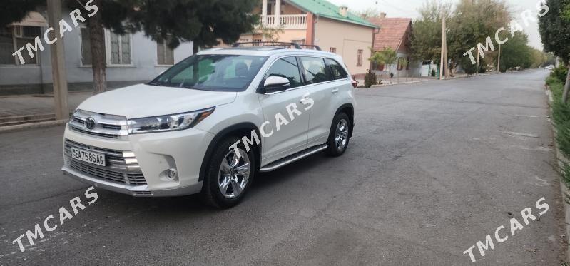 Toyota Highlander 2019 - 520 000 TMT - Кëши - img 4