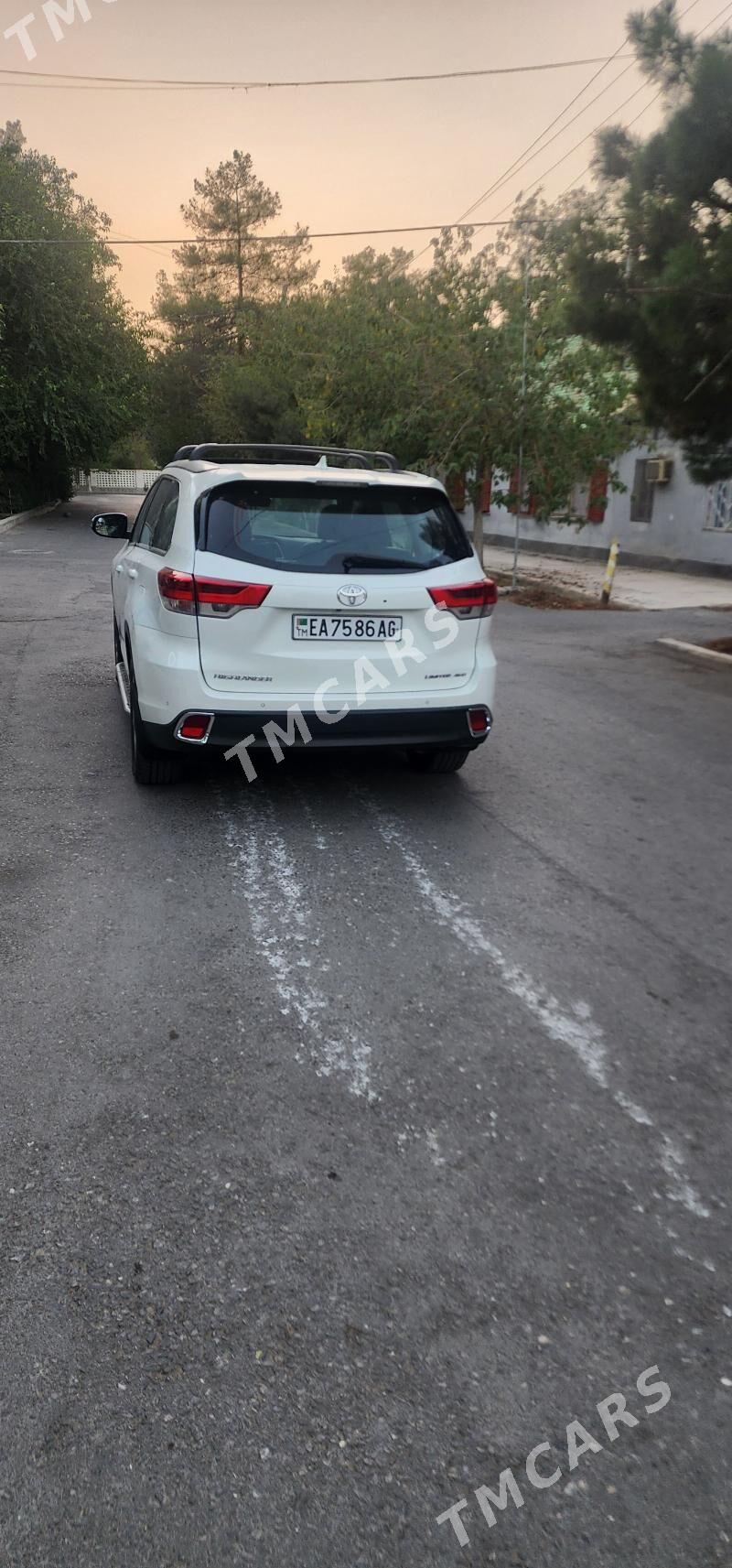Toyota Highlander 2019 - 520 000 TMT - Кëши - img 5