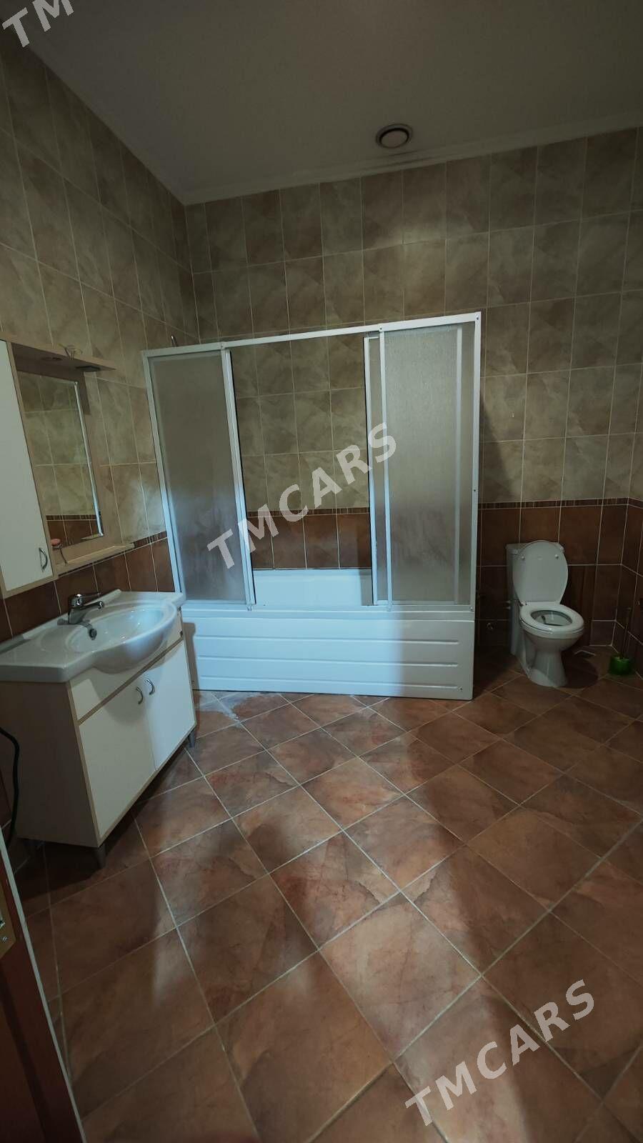 Sawetski Elitka arenda gyssagl - Sowetskiý köç. (Garaşsyzlyk şaýoly) - img 4