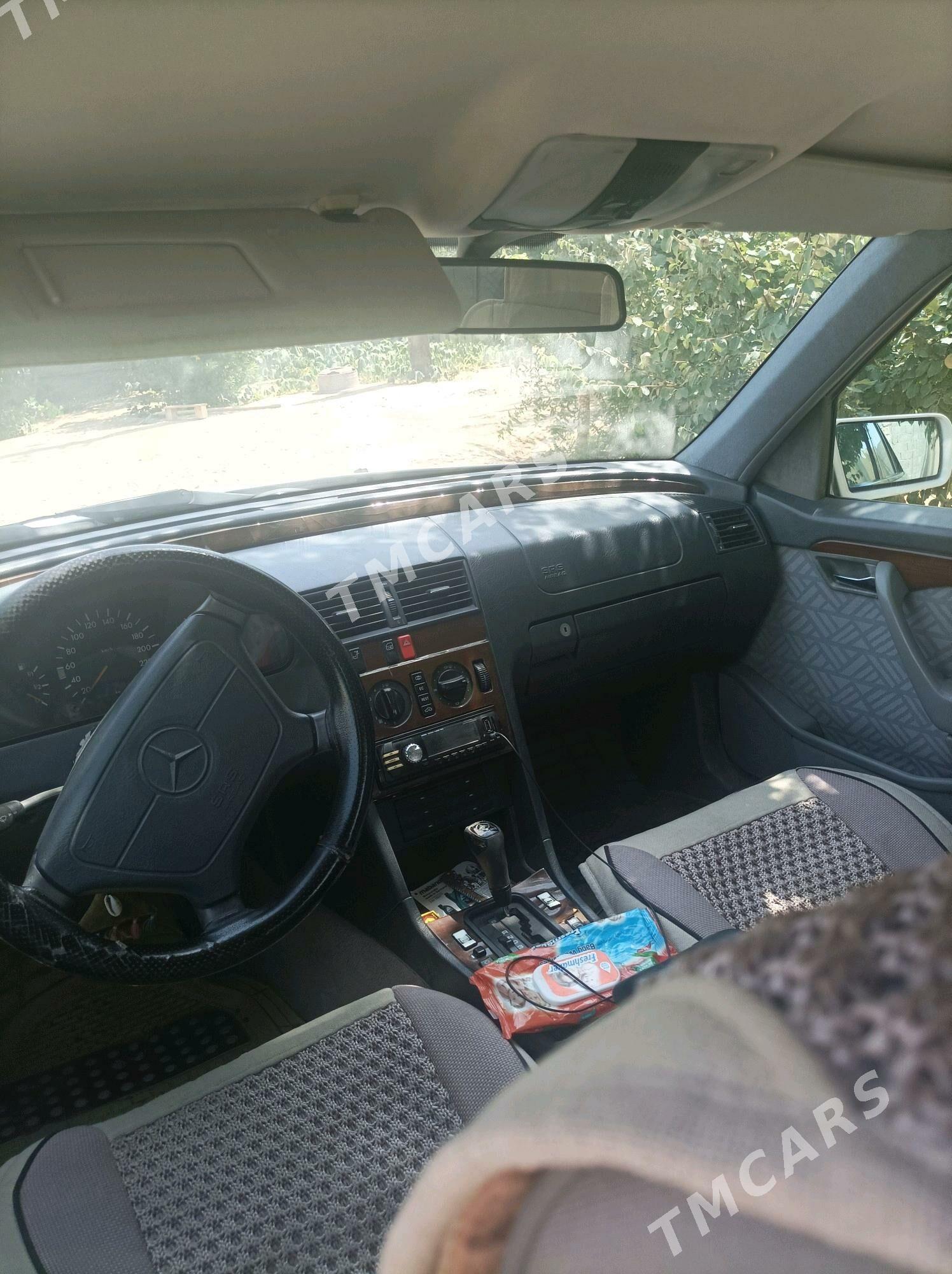 Mercedes-Benz 230E 1994 - 55 000 TMT - Jebel - img 3