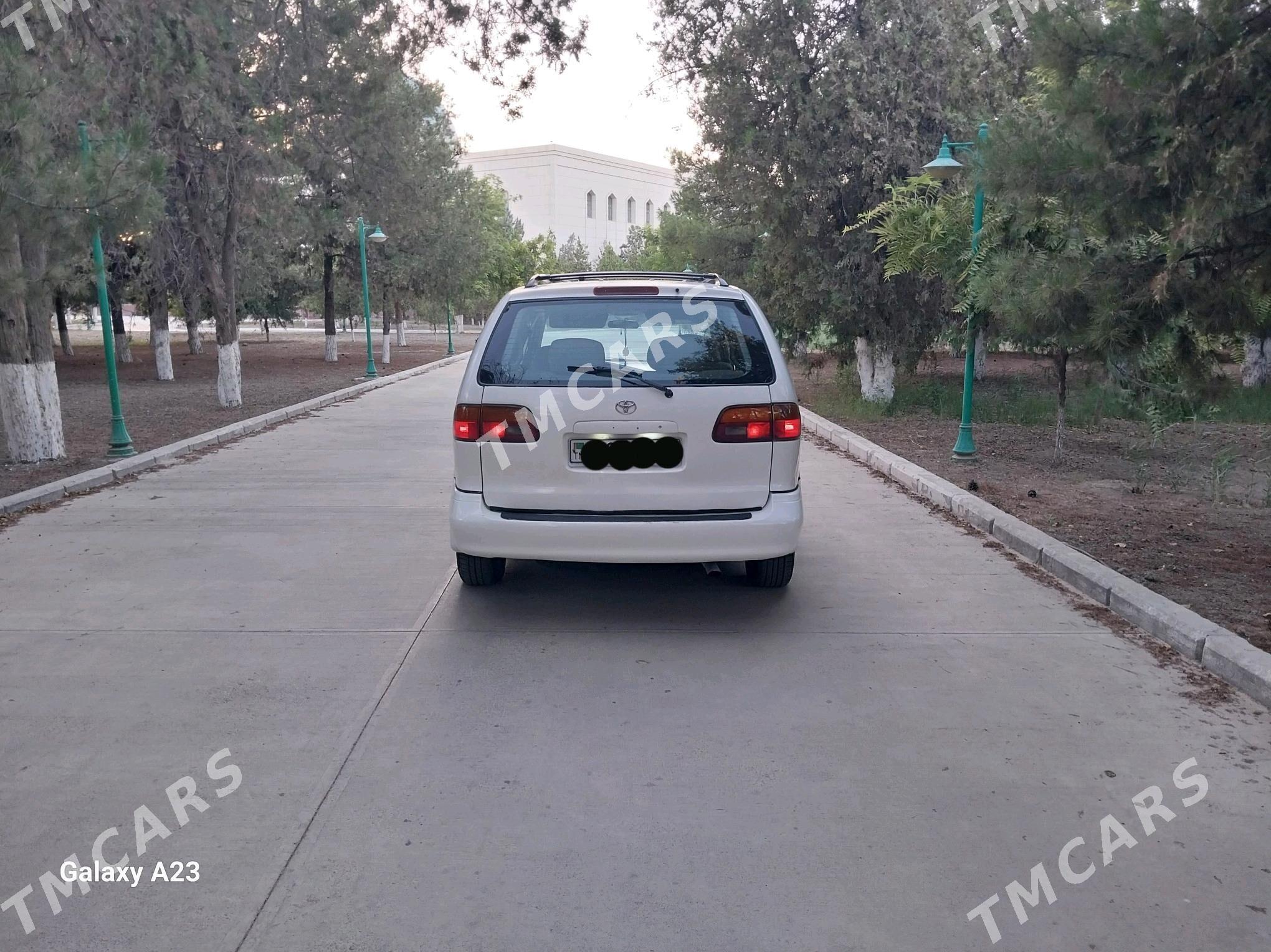 Toyota Sienna 2000 - 135 000 TMT - Гёкдепе - img 2