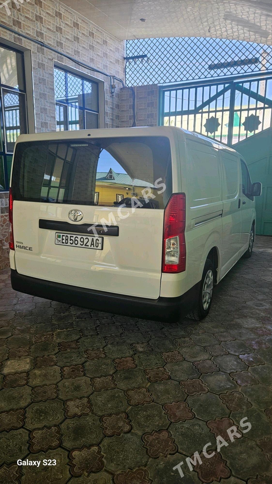 Toyota Hiace 2021 - 550 000 TMT - Garadamak - img 4