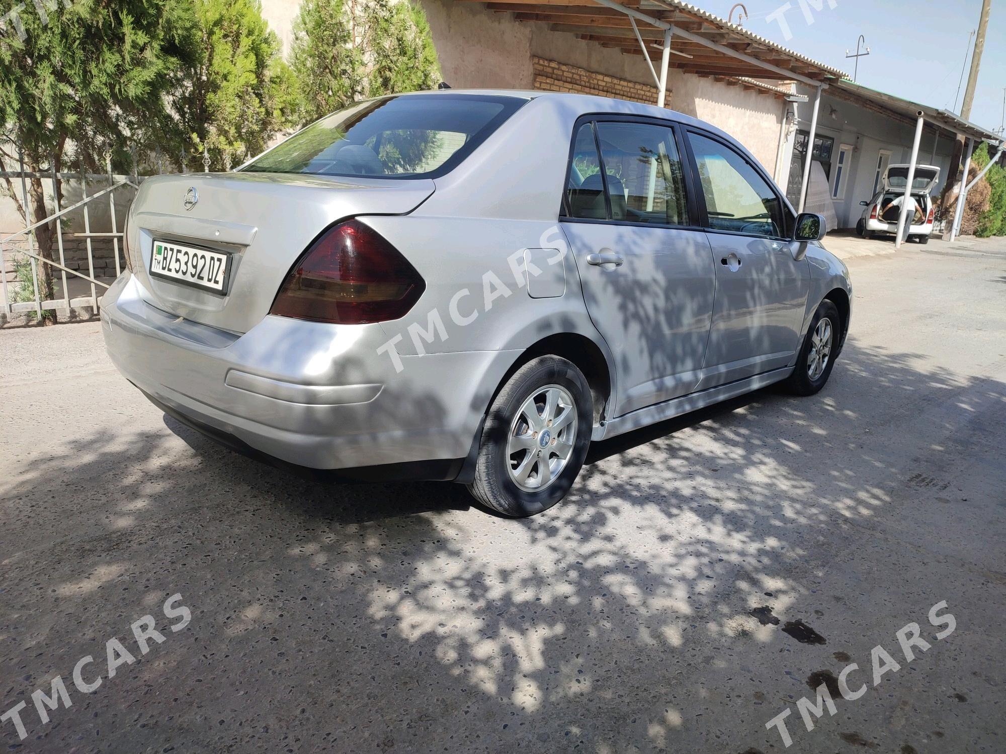 Nissan Versa 2010 - 110 000 TMT - Дашогуз - img 3