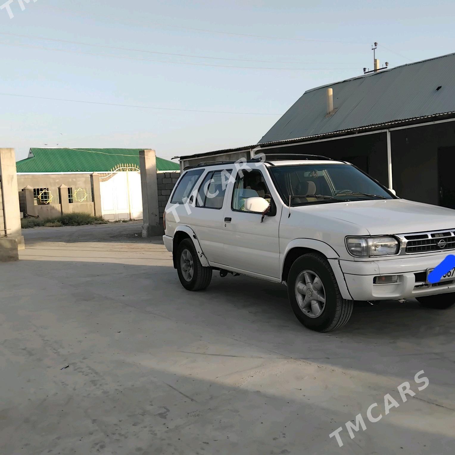 Nissan Pathfinder 1997 - 60 000 TMT - Яшлык - img 1