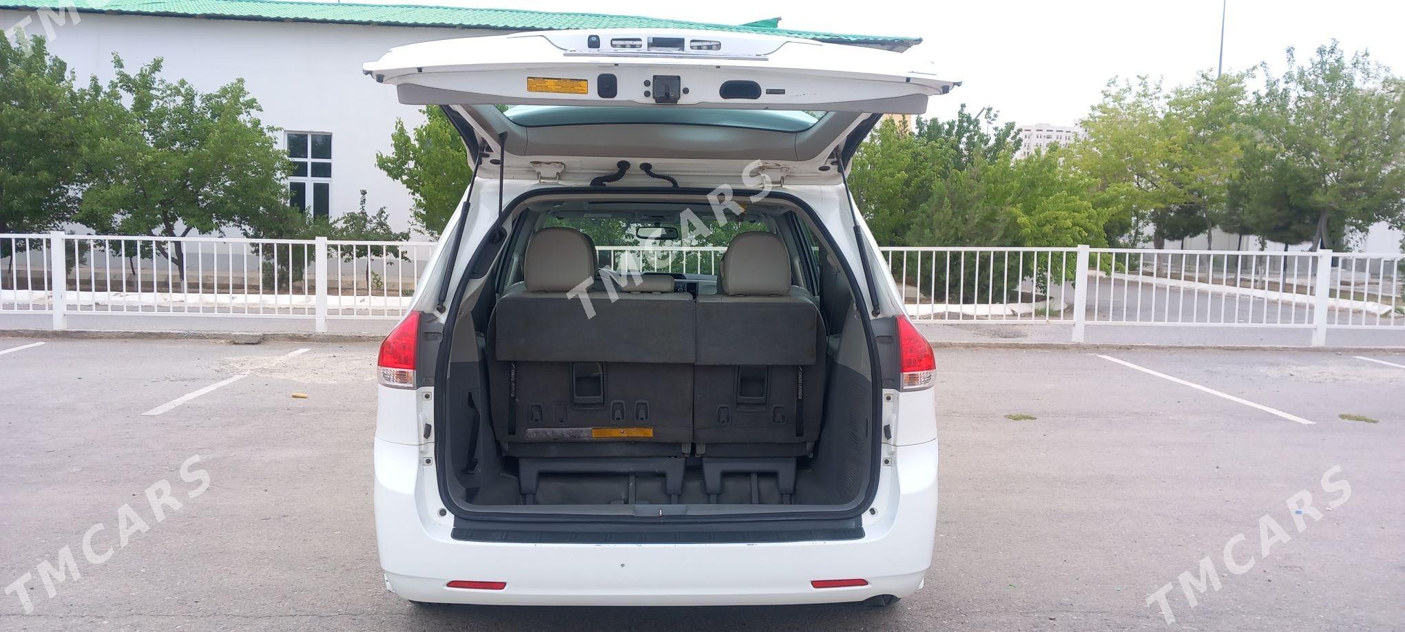 Toyota Sienna 2011 - 290 000 TMT - Aşgabat - img 9