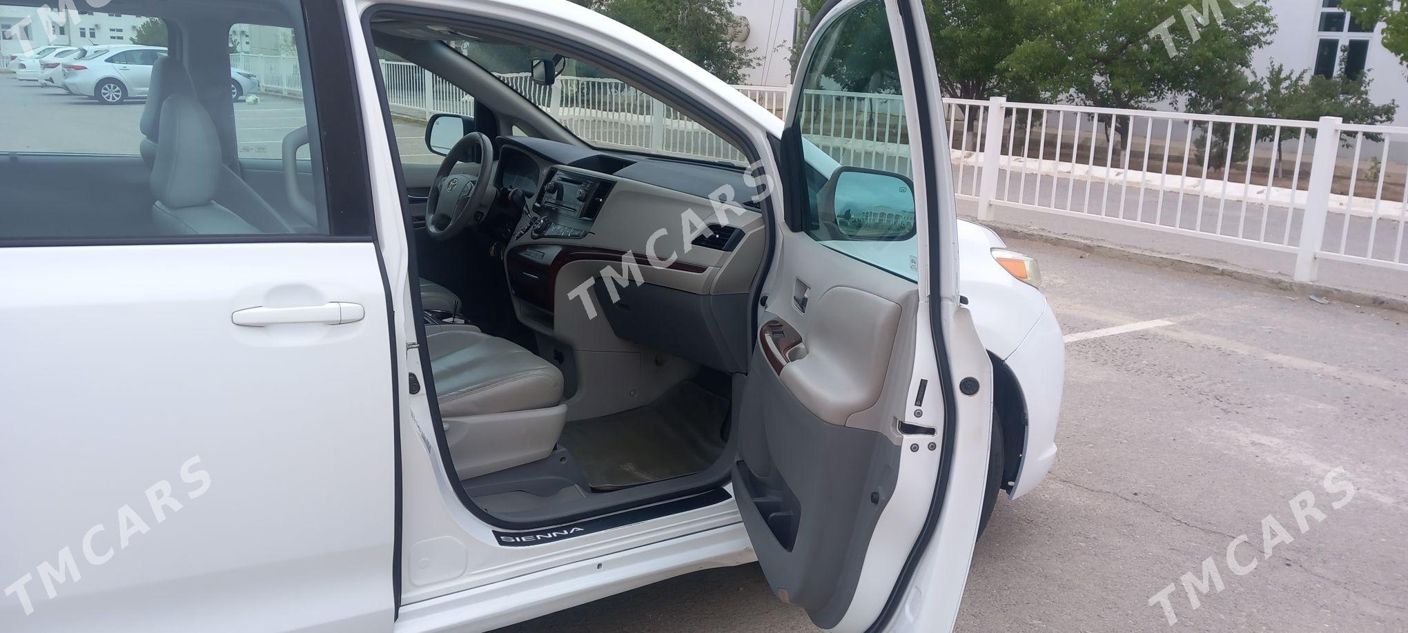 Toyota Sienna 2011 - 290 000 TMT - Aşgabat - img 7