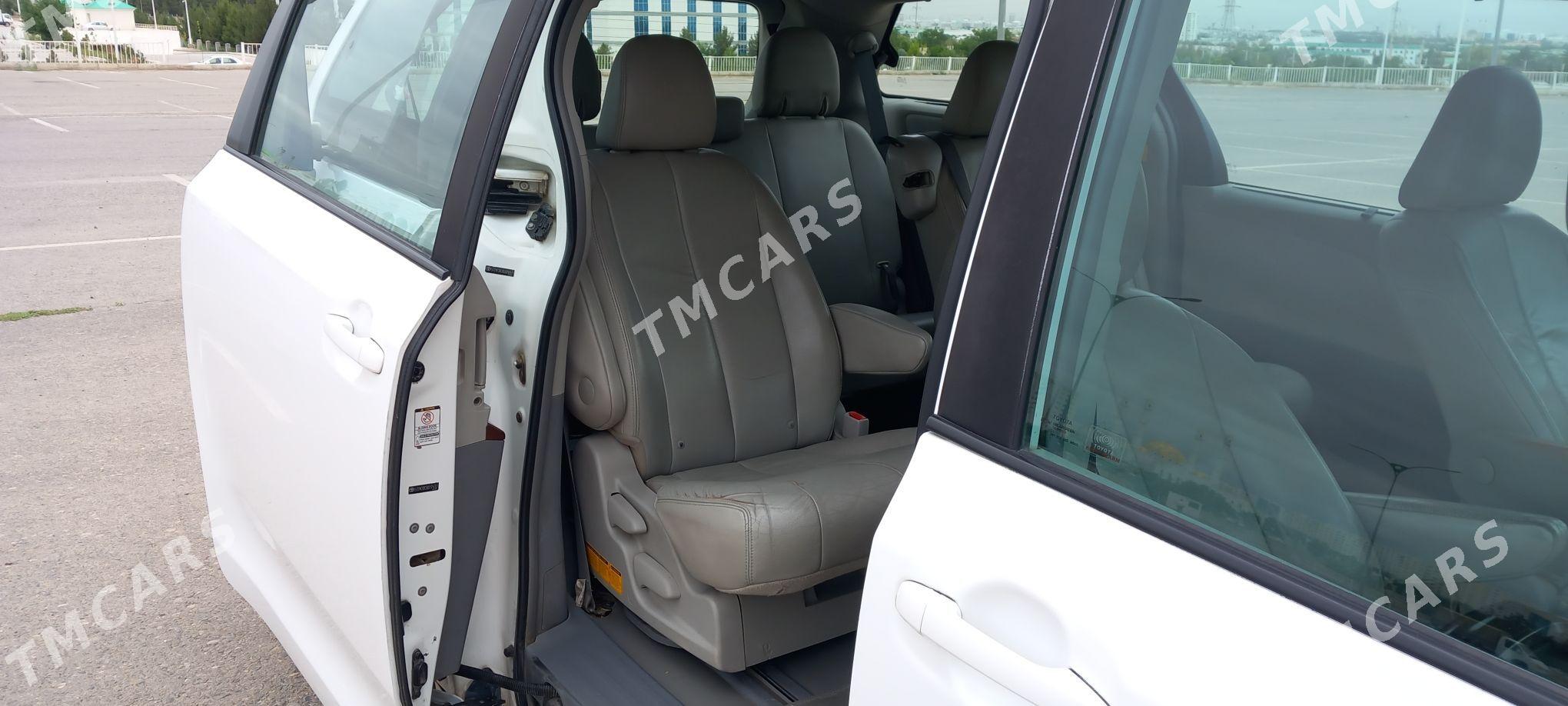 Toyota Sienna 2011 - 290 000 TMT - Aşgabat - img 8