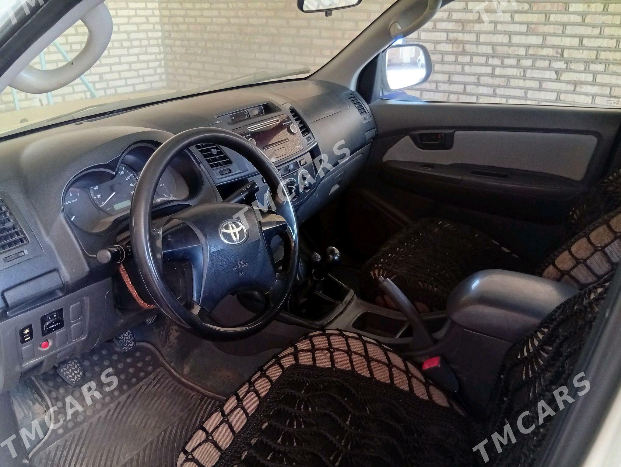 Toyota Hilux 2014 - 300 000 TMT - Бабадайхан - img 5