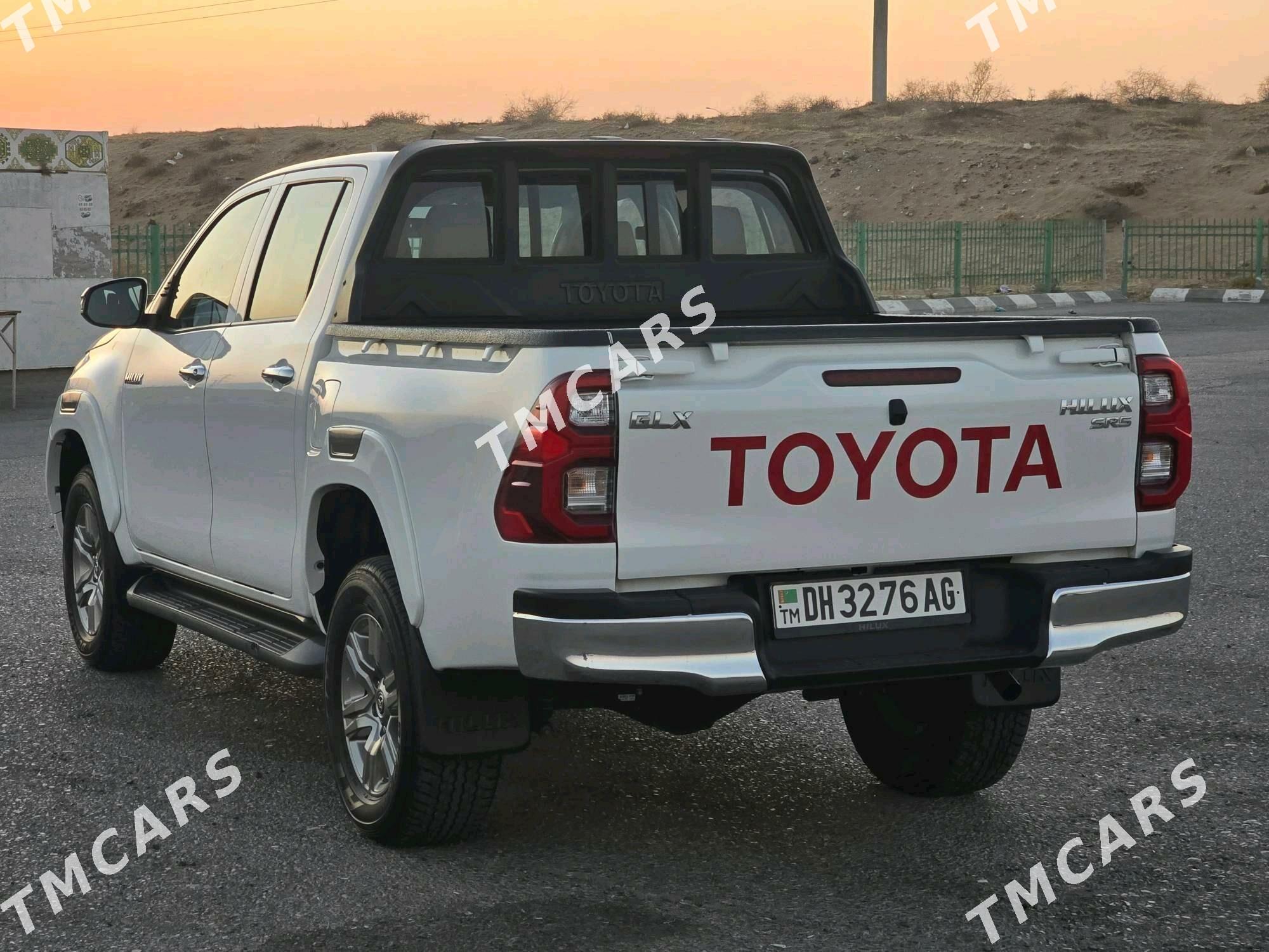 Toyota Hilux 2021 - 560 000 TMT - Aşgabat - img 3
