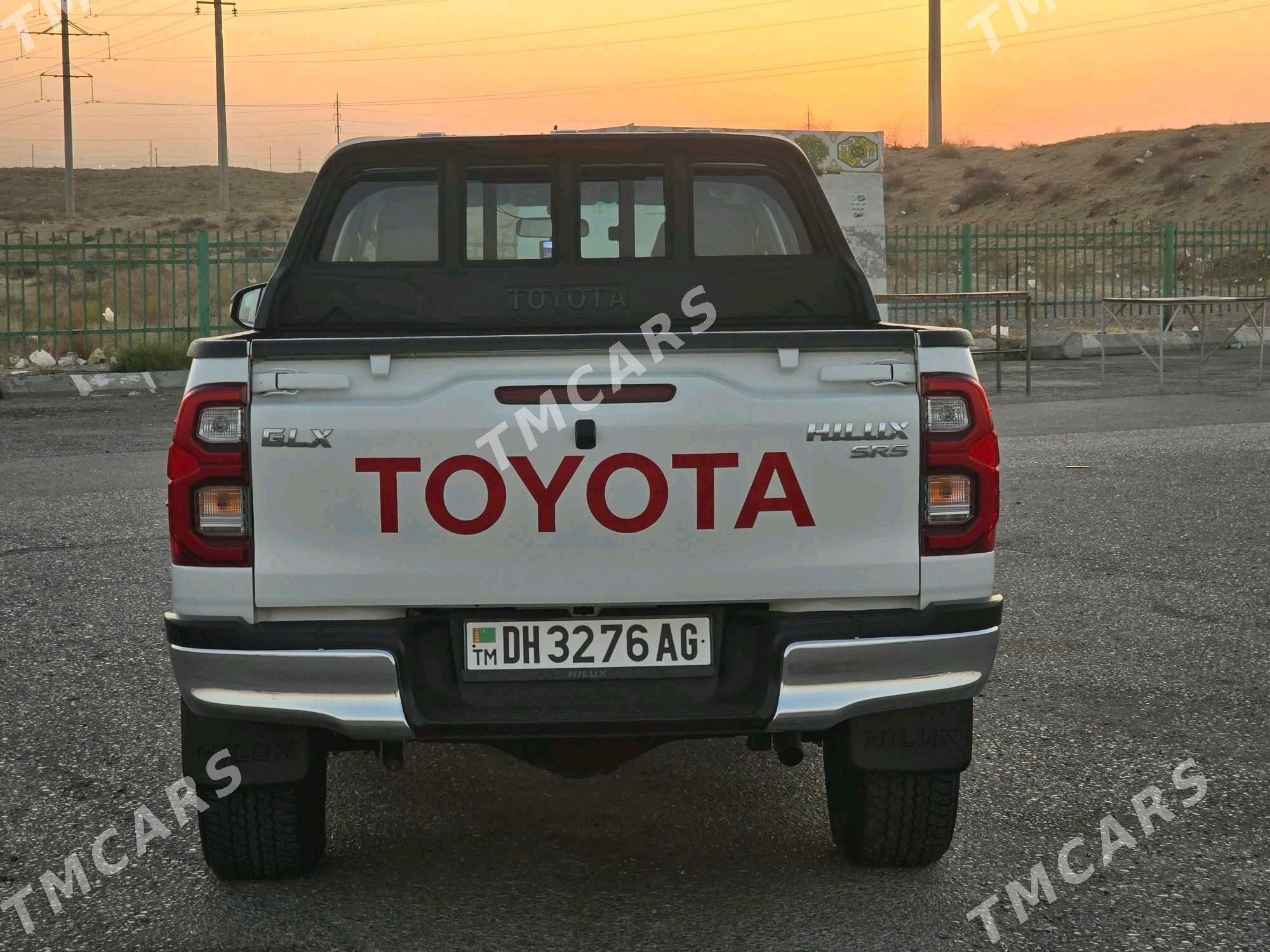 Toyota Hilux 2021 - 560 000 TMT - Aşgabat - img 5