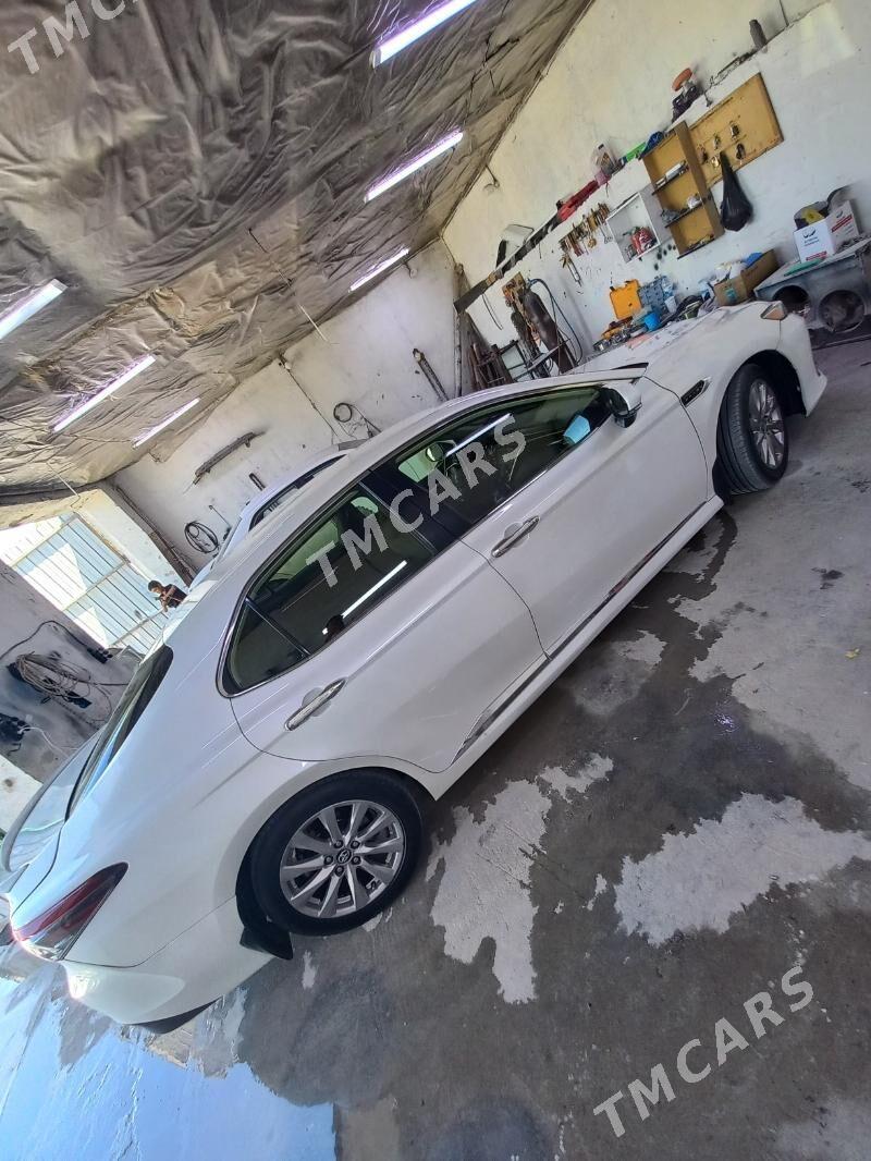 Toyota Camry 2018 - 245 000 TMT - Бедев - img 8