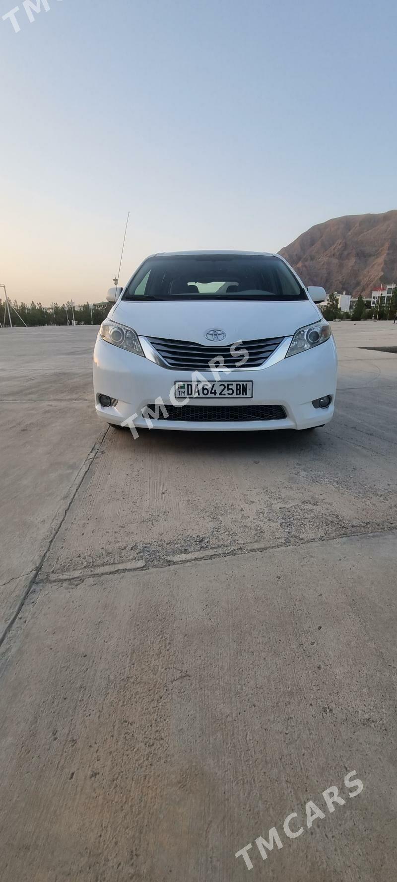 Toyota Sienna 2011 - 300 000 TMT - Balkanabat - img 2