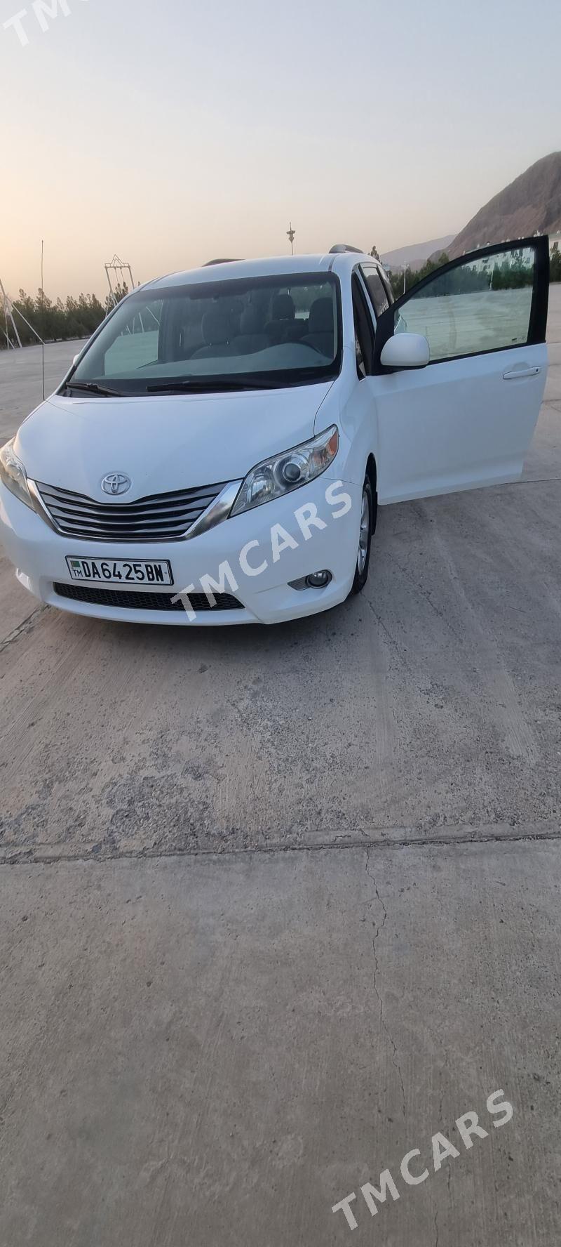 Toyota Sienna 2011 - 300 000 TMT - Balkanabat - img 3